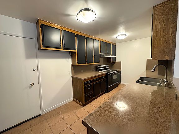 5th image of 1817 N Fuller Ave #103