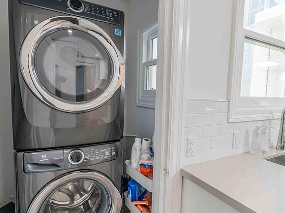 4th image of 3718 Divisadero St