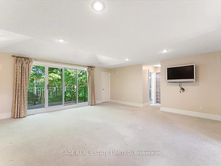 67 Agincourt Dr — Photo 34