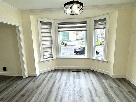 2nd image of 45726 Spadina Ave