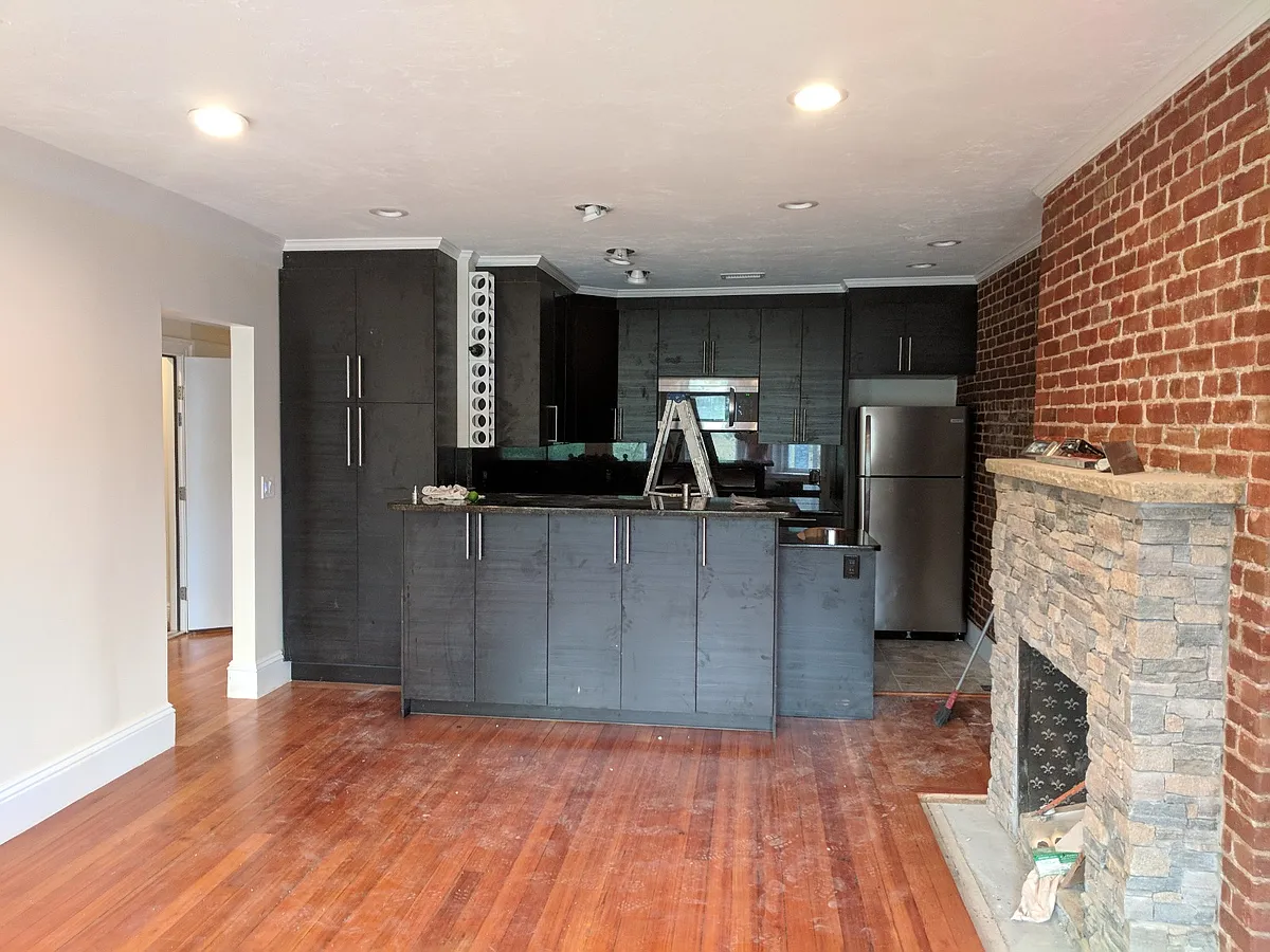 Building Photo - 1616 Beacon St #2