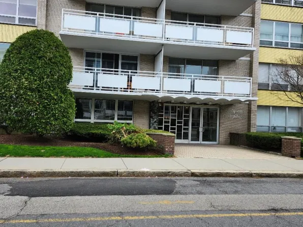 41 Park St APT 403, Brookline, MA 02446