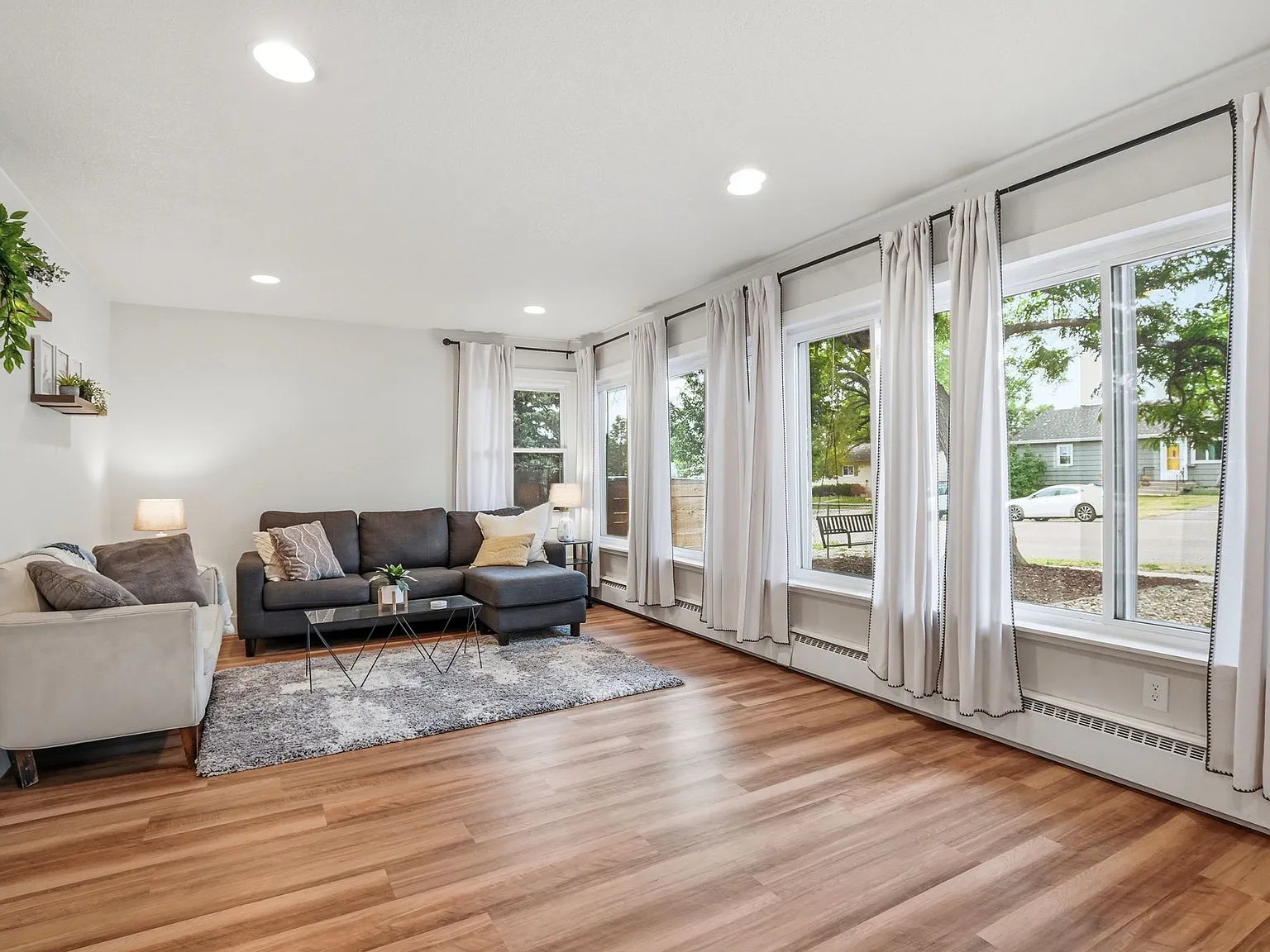 3 bed, 2016 sqft, $2,500 — Photo 4