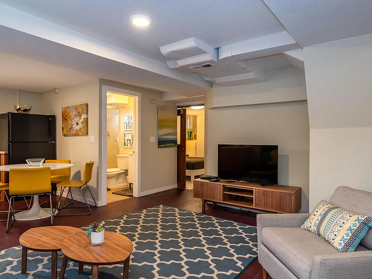 101 N Logan St #4 — Photo 7
