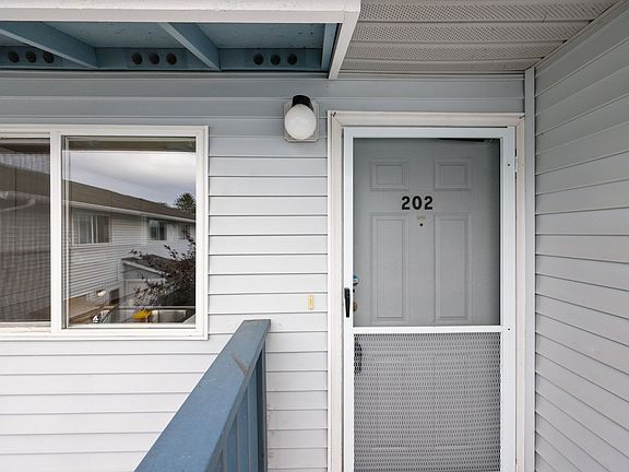 2nd image of 730 SE 8th Ave APT C202