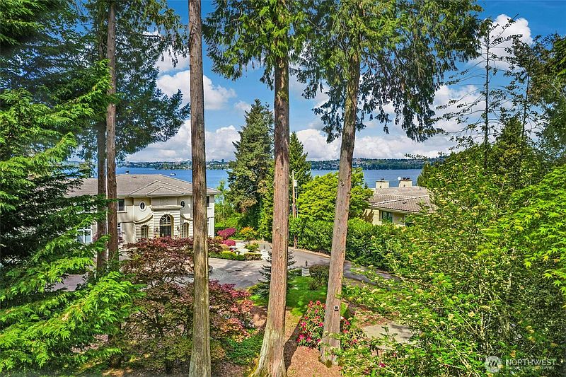 4th image of 3419 Evergreen Point Road