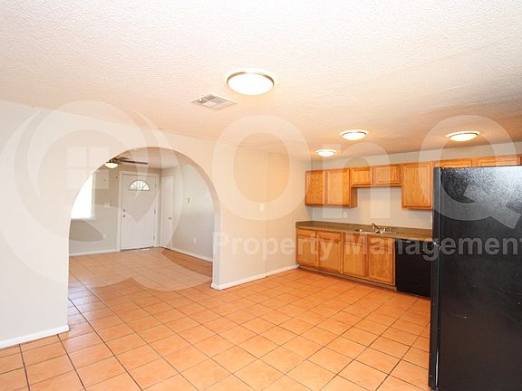 4th image of 8128 W Earll Dr