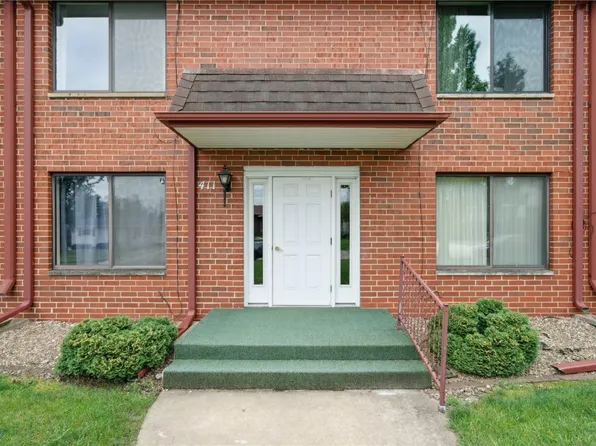 411 Crimson Dr NE APT 27, Cedar Rapids, IA 52402