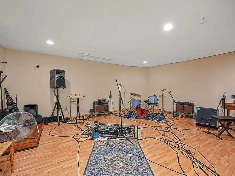16832 Alice Way — Photo 34