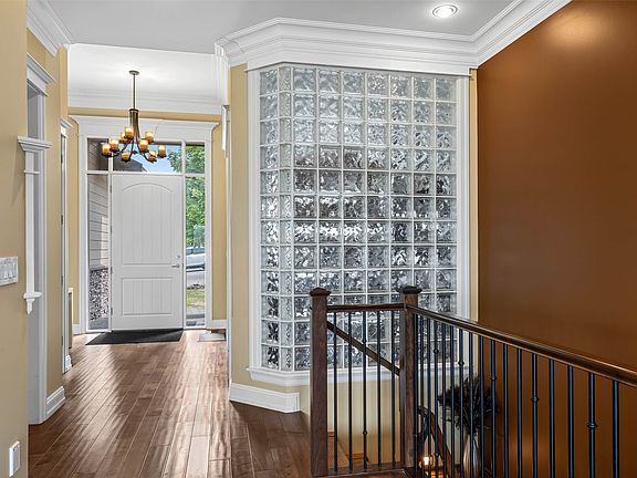 3rd image of 842 Guerin Creek Way