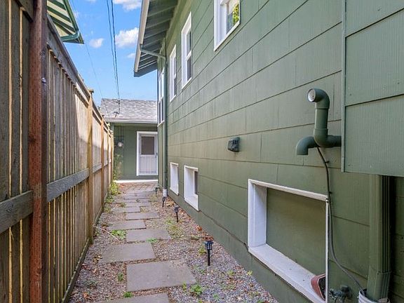 3rd image of 418 N 61st St
