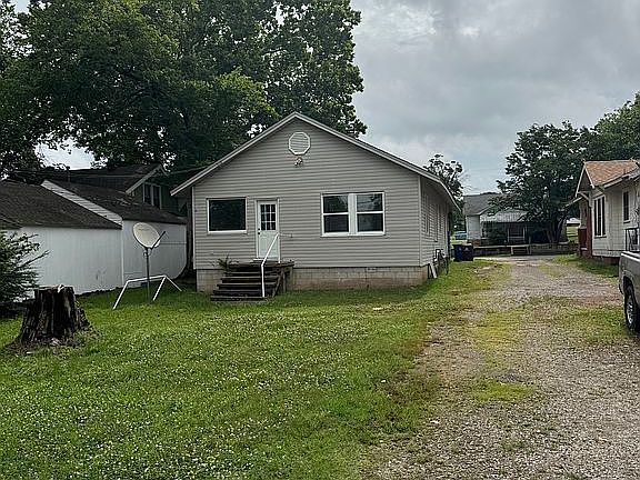 3rd image of 823 N 41st St