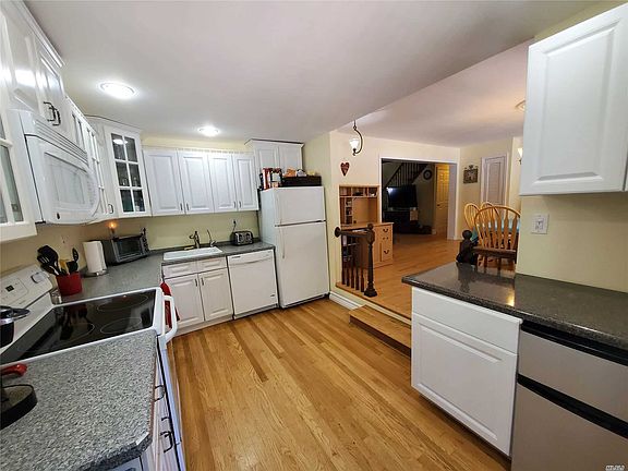 5th image of 557 Boxwood Dr