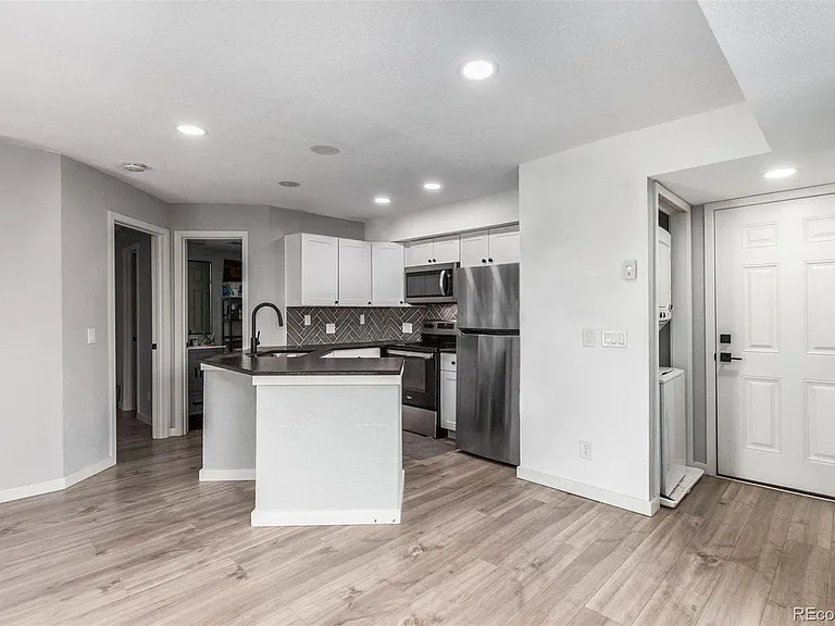 5250 S Huron Way — Photo 4