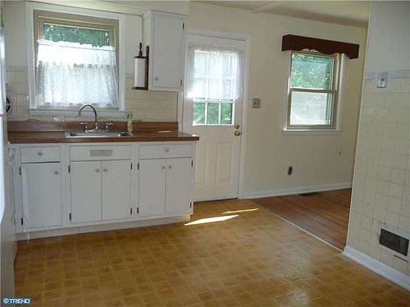 5th image of 2203 Monica Blvd