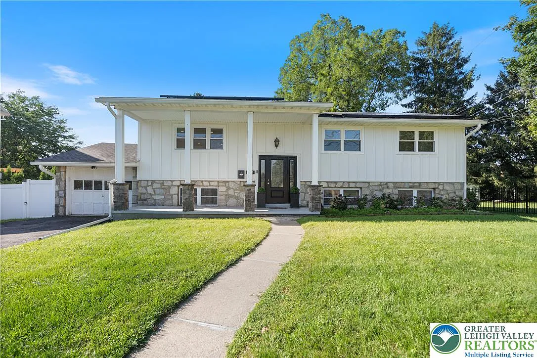 5 bed, 3.0 bath, 1976 sqft, $3,600 — Photo 1