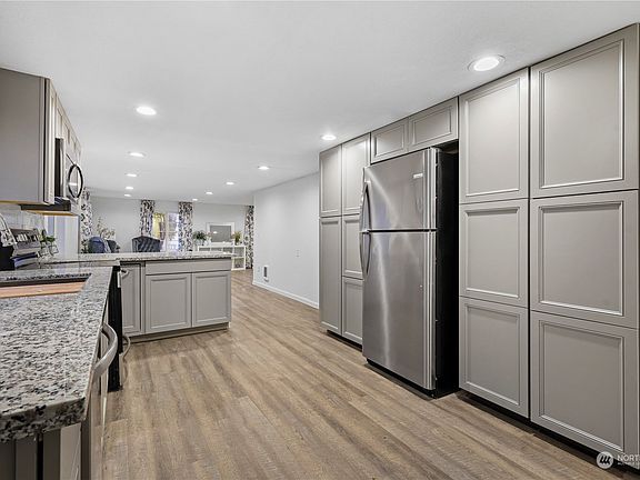 4th image of 4931 N Vista Drive E