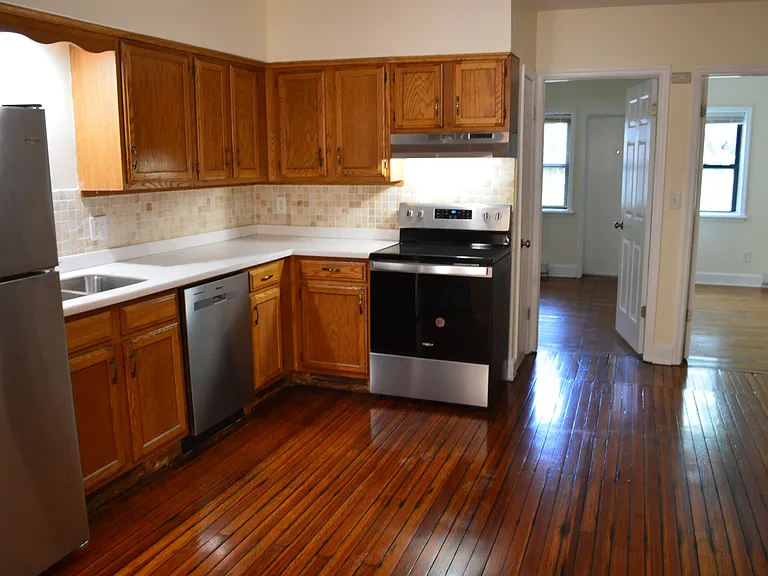 381 Madison Ave #1 — Photo 2