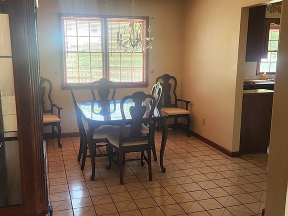 3rd image of 570 Fieldstone Dr