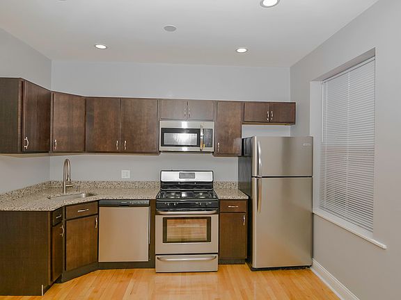 2nd image of 2958 N Washtenaw Ave #4