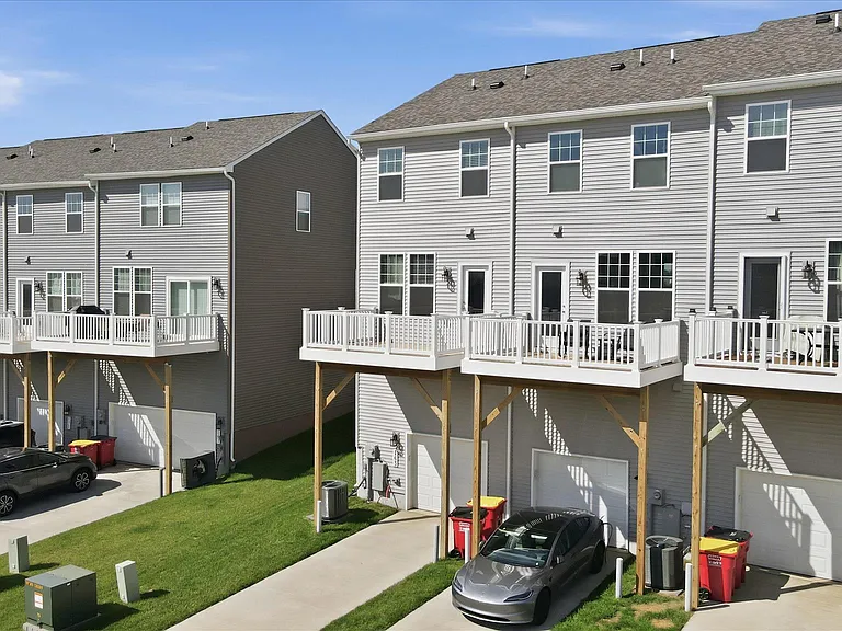 163 Anthem St — Photo 33