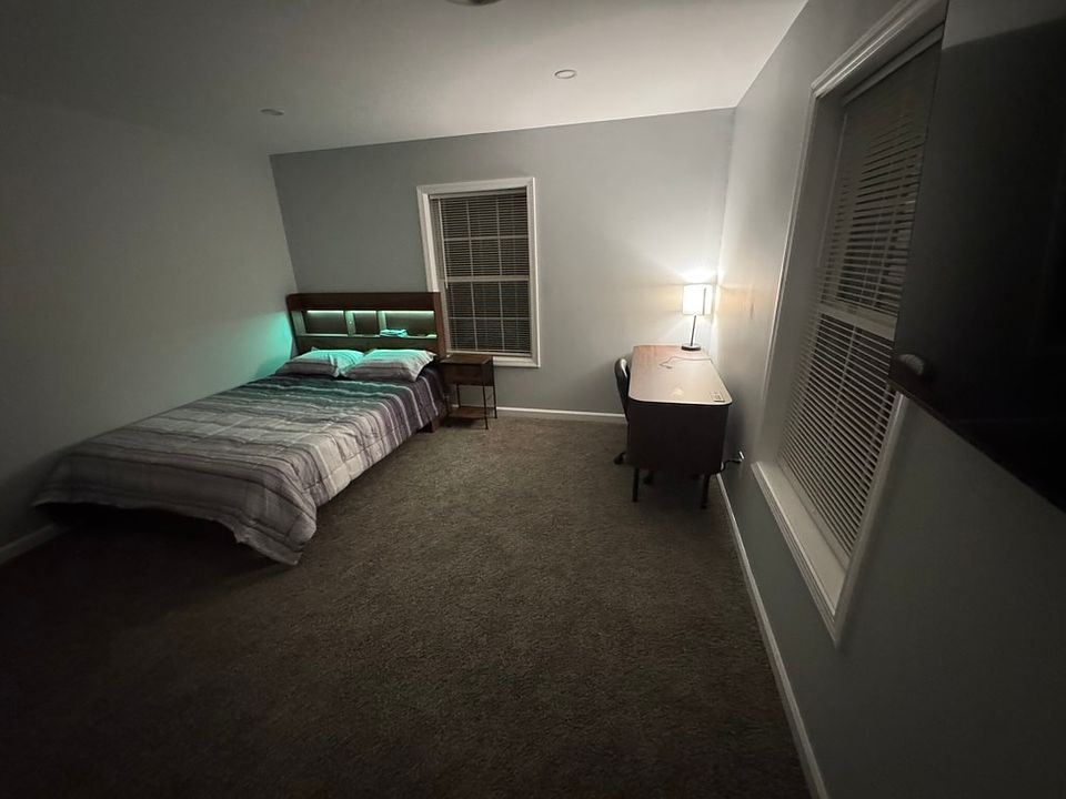 1st image of 33 Borough St #3