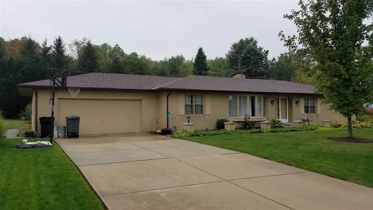 19400 Sundale Dr photo 1