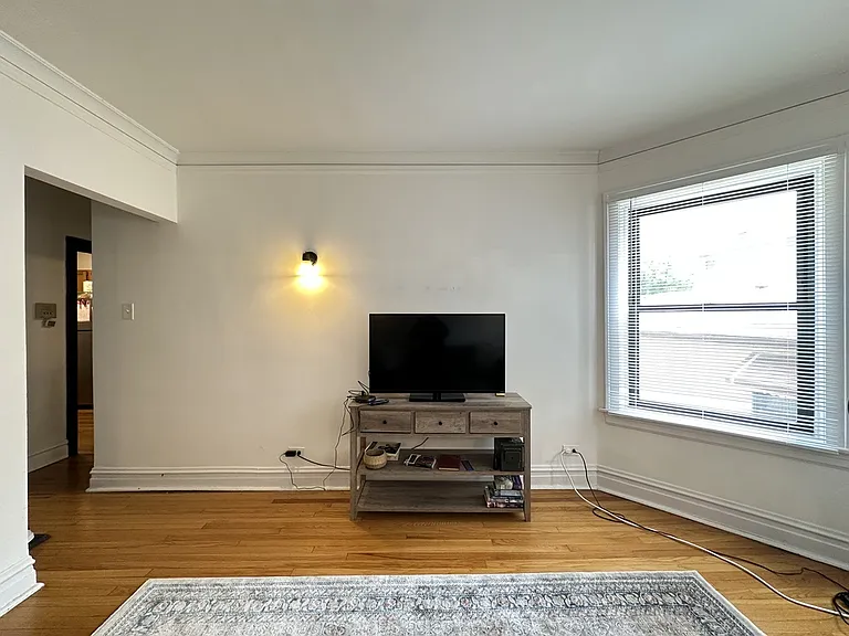 1911 W Larchmont Ave #B2 — Photo 19