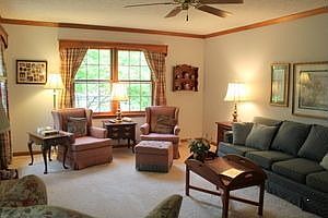 4th image of 4933 Willow Ln