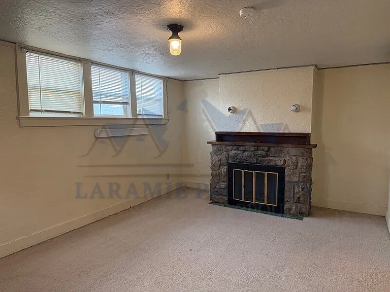 515.5 E Lewis St — Photo 15
