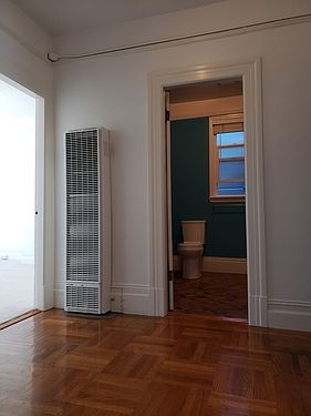 2nd image of 518 Balboa St #2