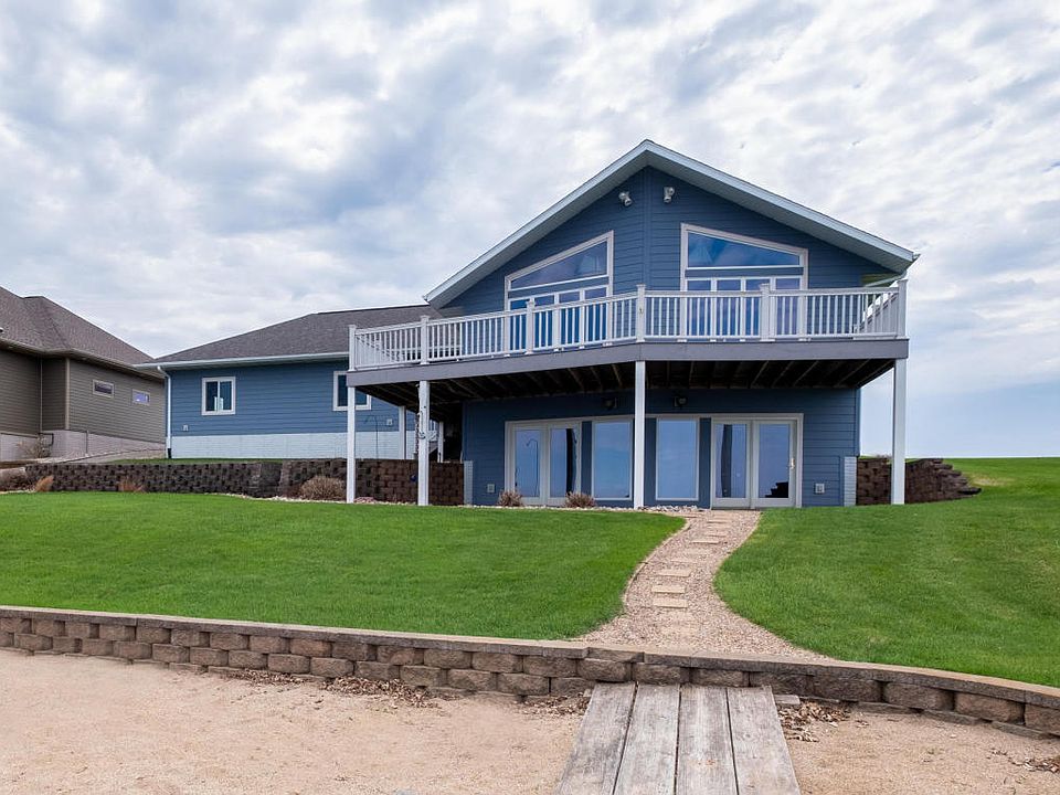 1st image of 302 Beachcomber Dr