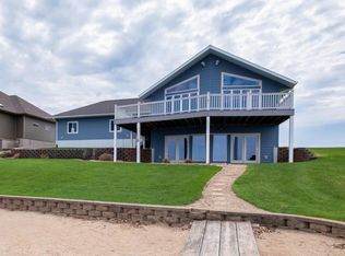 302 Beachcomber Dr, Lake Park, IA 51347