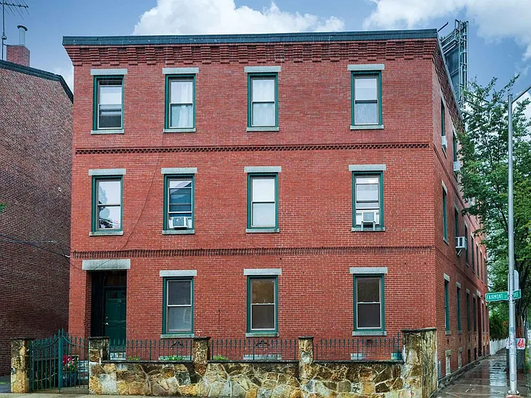 76 Fairmont St #1 — Photo 1