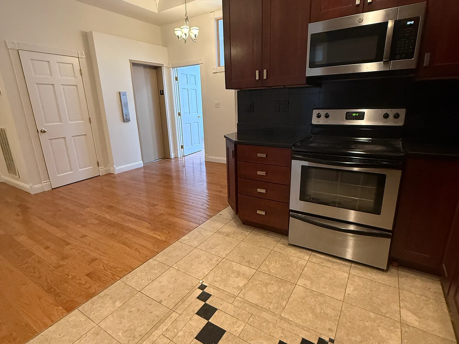 2 bed, 2.0 bath, 1200 sqft, $4,400 — Photo 3