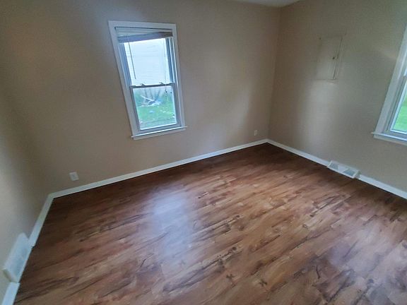 5th image of 401 W Evelyn Ave