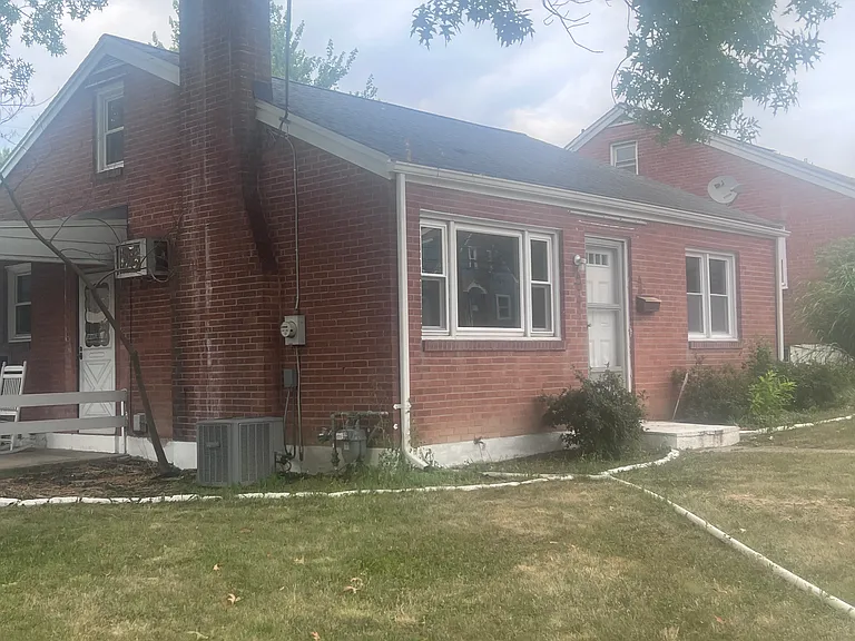 5000 Locust Ln — Photo 3