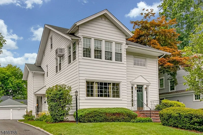 3 bed, 1.0 bath, $4,500 — Photo 1