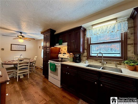 4th image of 1117 Old Rock City Rd