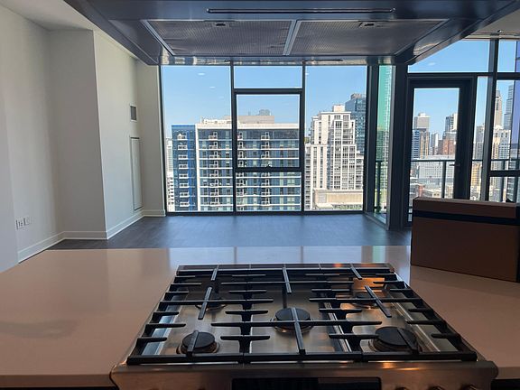 4th image of 210 W Kinzie St #1