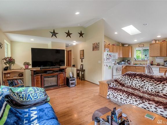 3rd image of 604 Oak St