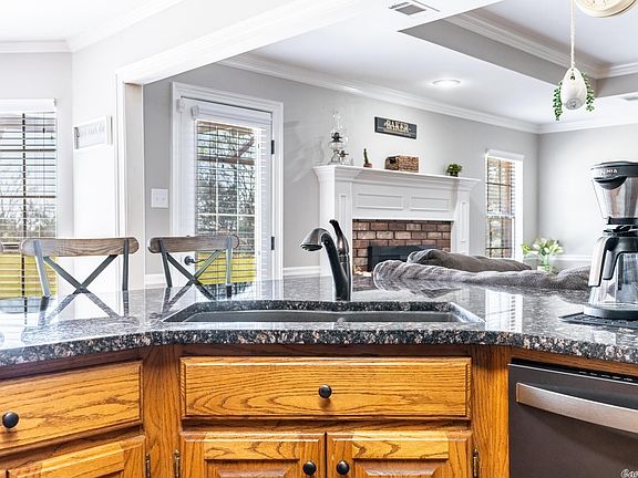 4th image of 7 Twin Creeks Dr