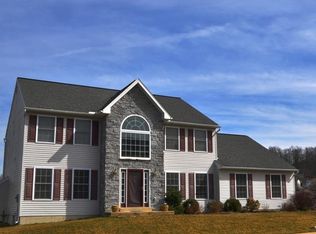 204 E Clearview Dr, Sinking Spring, PA 19608