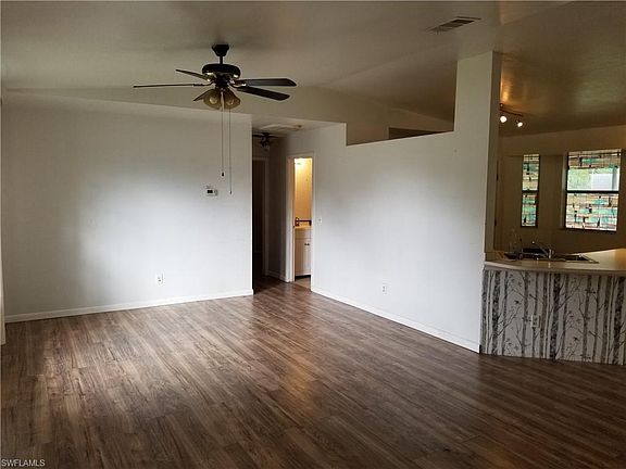 3rd image of 3806 Lee Blvd