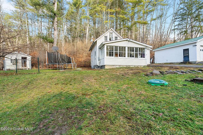 4th image of 430 Antlers Road