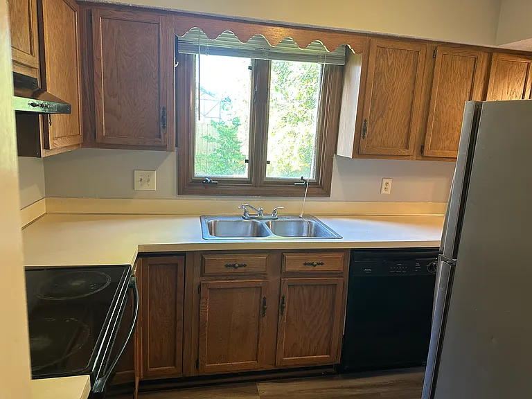 7698 Scofield Ct — Photo 11