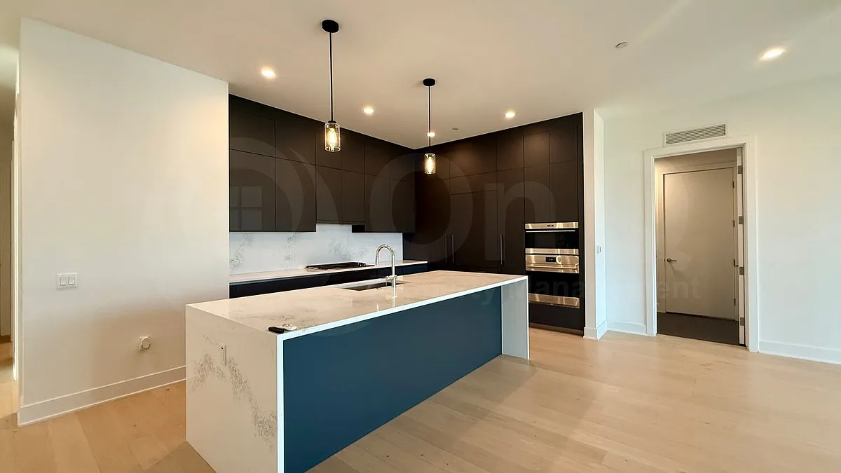 2 bed, 2.5 bath, 1939 sqft, $6,495 — Photo 4