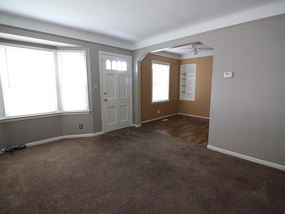 5th image of 14835 Russell Ave