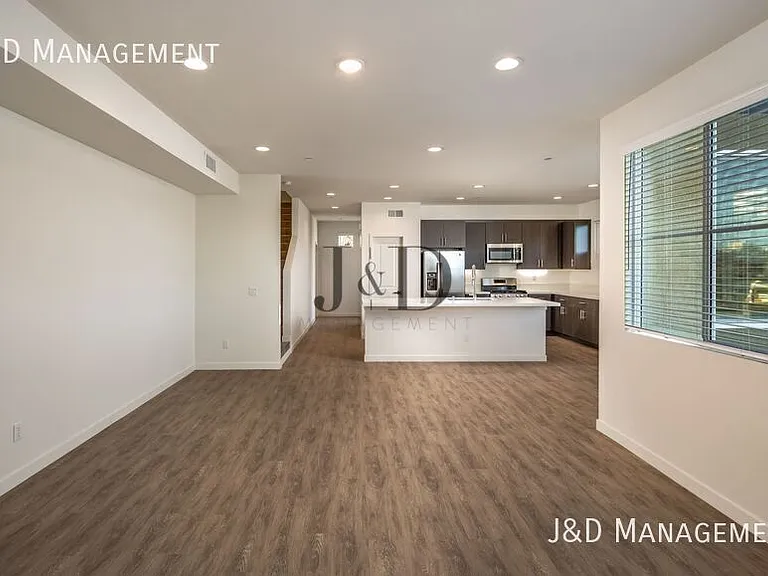5845-5855 Riley St — Photo 22