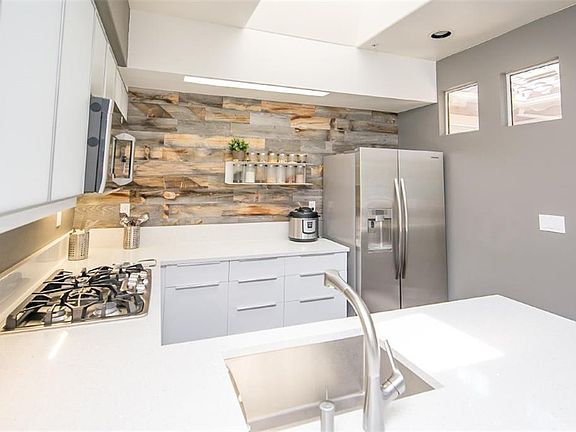 3rd image of 2670 Dunstan Dr
